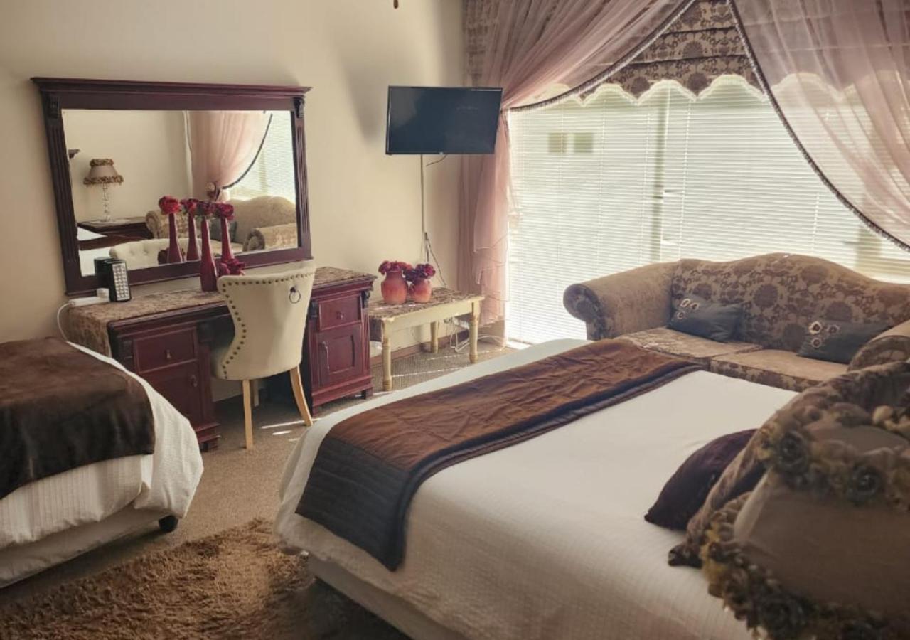 Villa Rose Cottages Bloemfontein Exterior foto