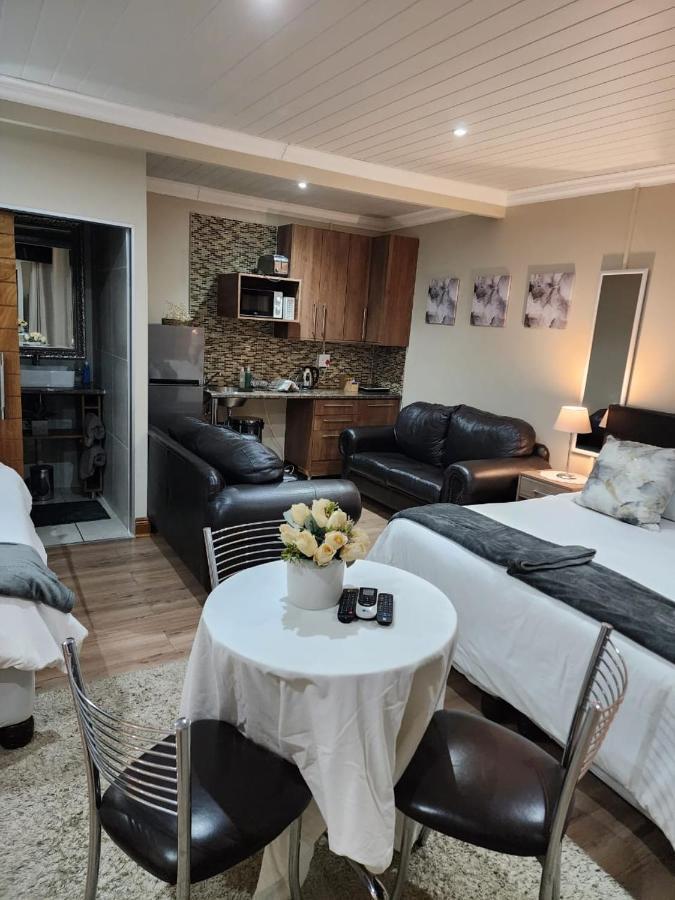Villa Rose Cottages Bloemfontein Exterior foto