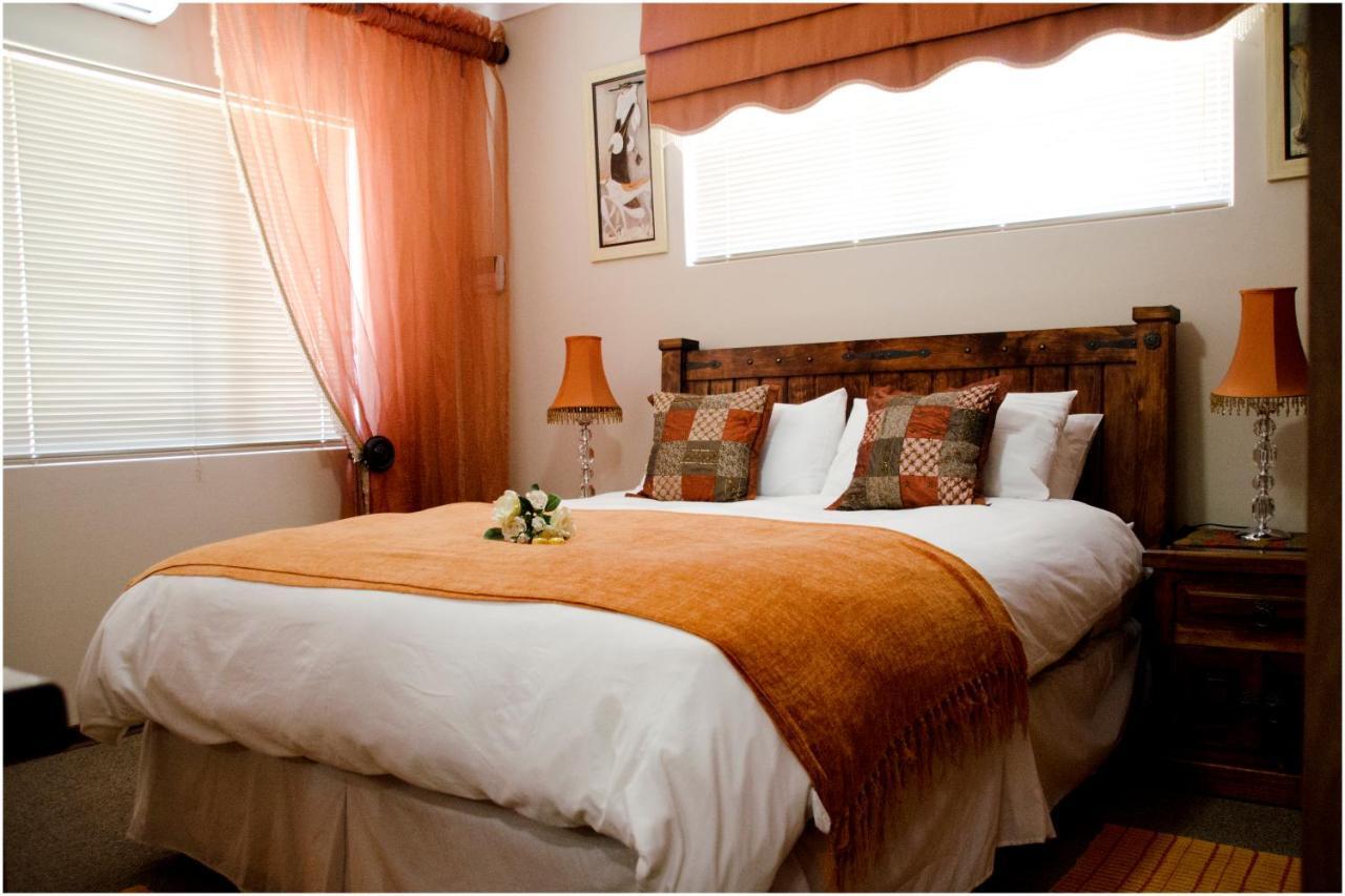 Villa Rose Cottages Bloemfontein Exterior foto